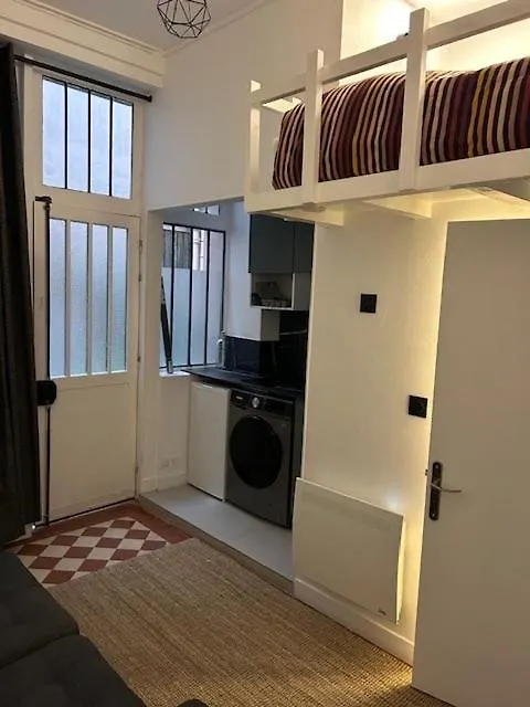 Cosy Renovated Studio Republique Paris